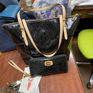 Michael kors bag and wallet set